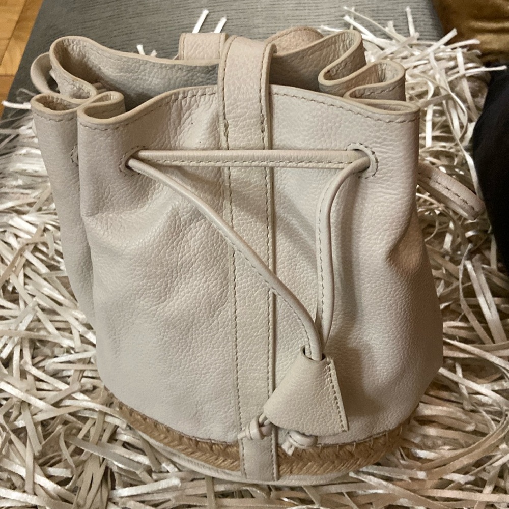 Tommy Bahama Cowhide Leather Crossbody Bucket Rattan Braid Bottom
